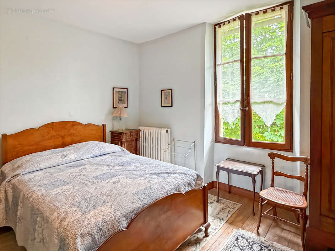 Propriété 358 m2 à vendre -avec 7700 m2 de parc - Maison 8 pièces de 234 m2, gîte de 124 m2 et piscine proche de MARCIAC (32) - photo 10