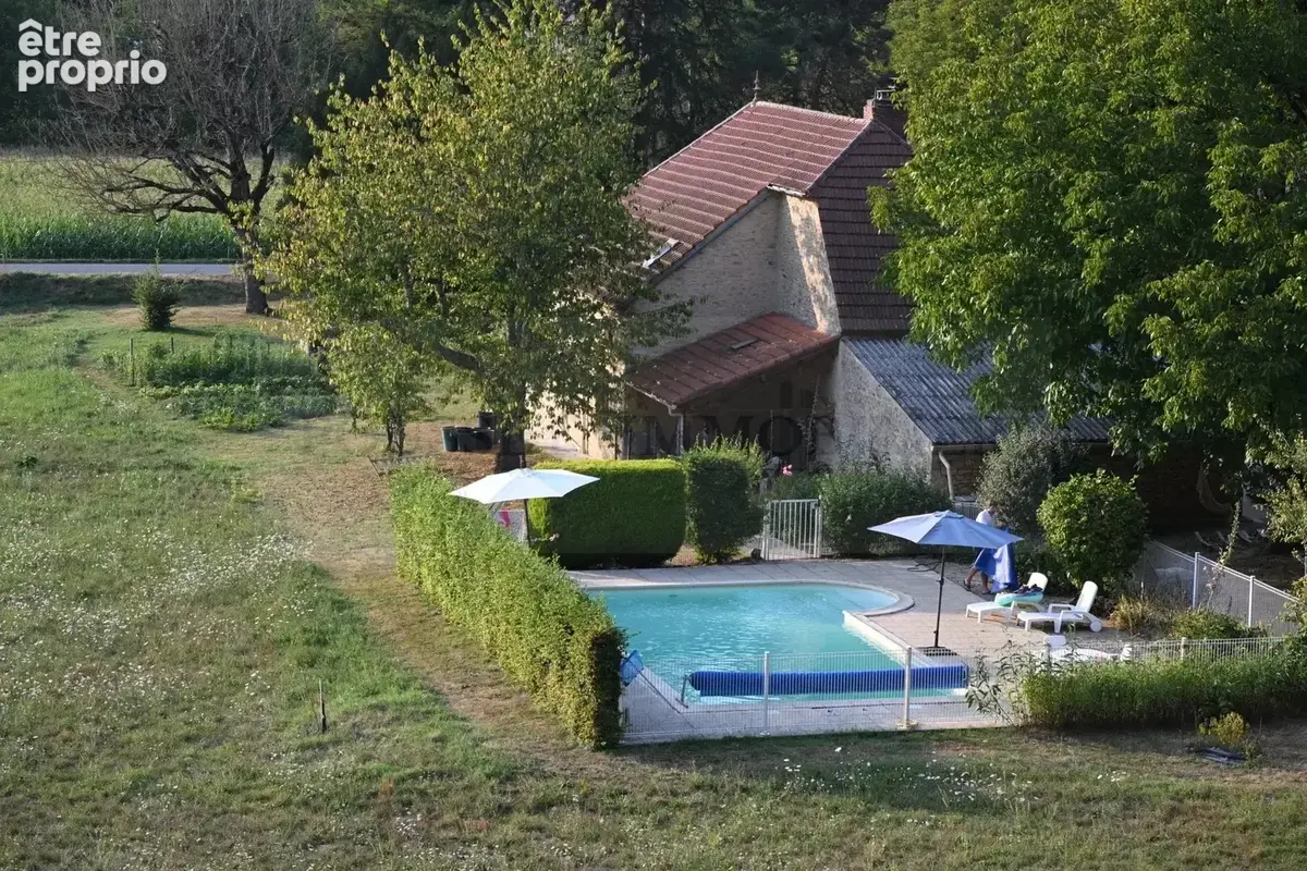 Belle propriété de campagne avec piscine sur 3.7 ha de terrain - photo 2