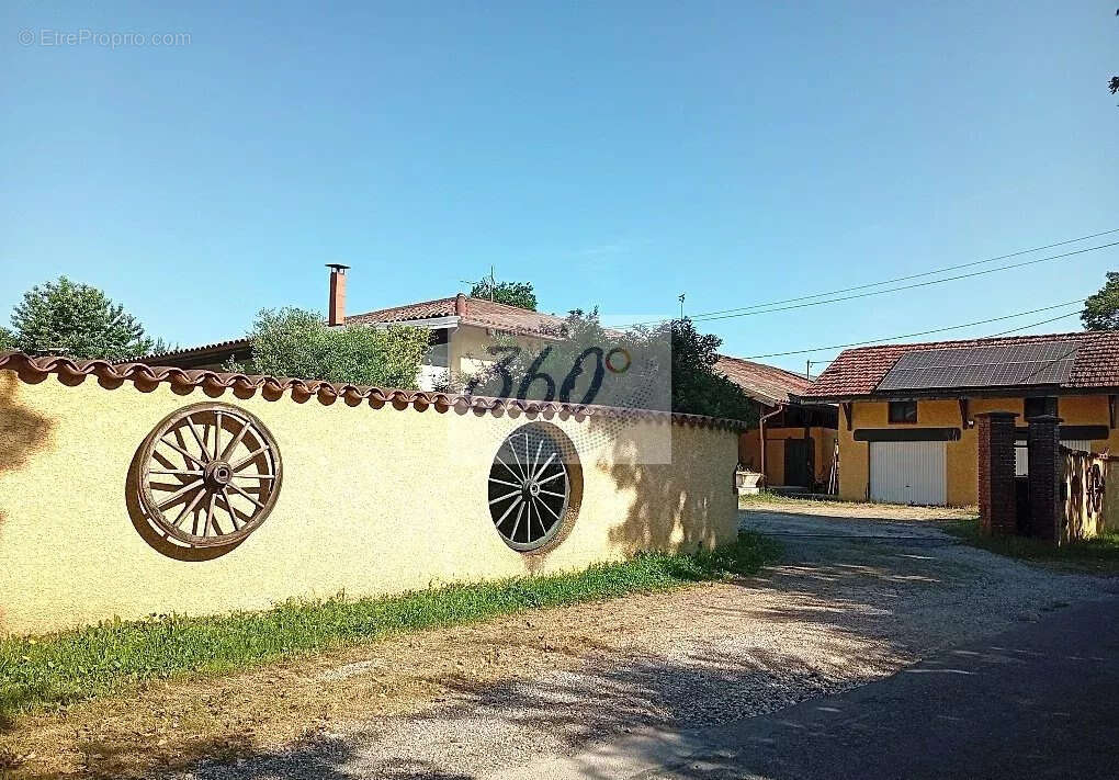 Corps de ferme rénové avec piscine  et vaste terrain NC à Montracol - photo 5