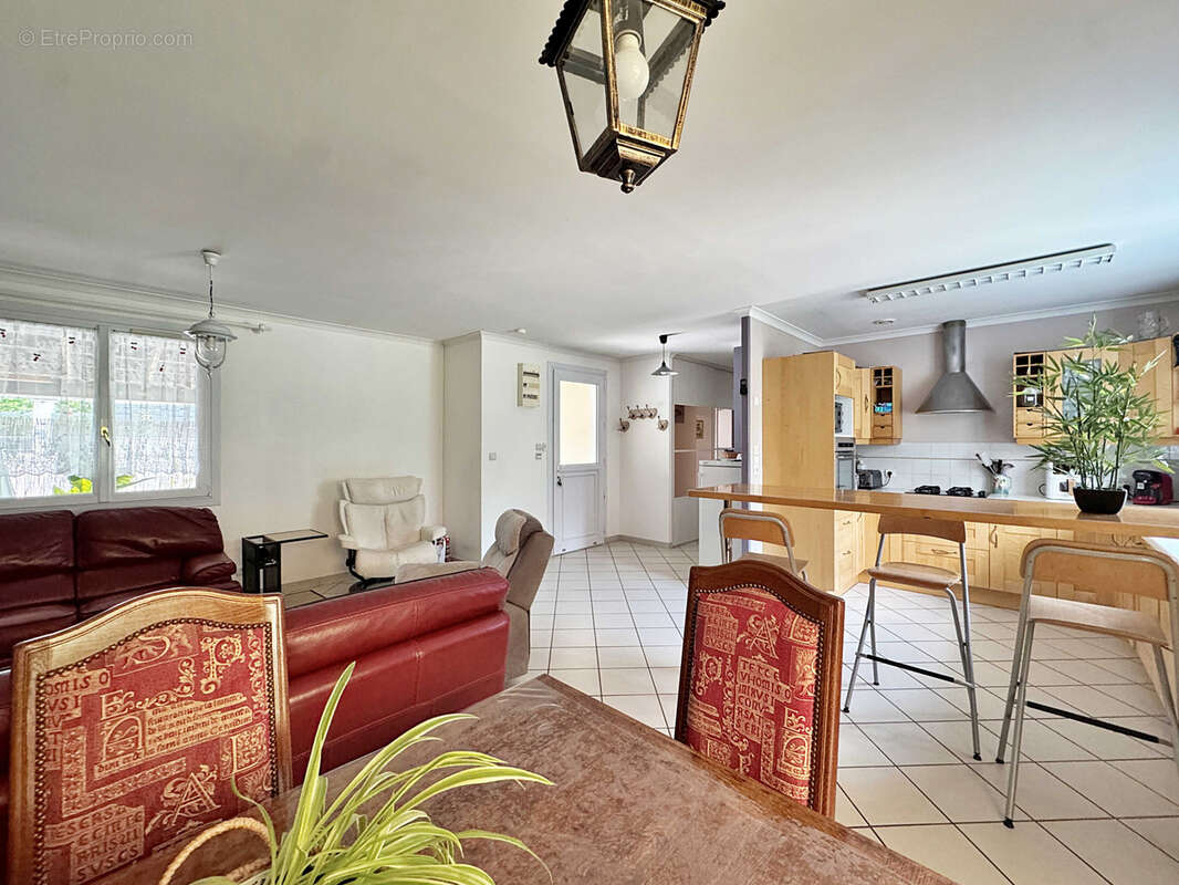 Maison à SAINT-CLAIR-DE-LA-TOUR