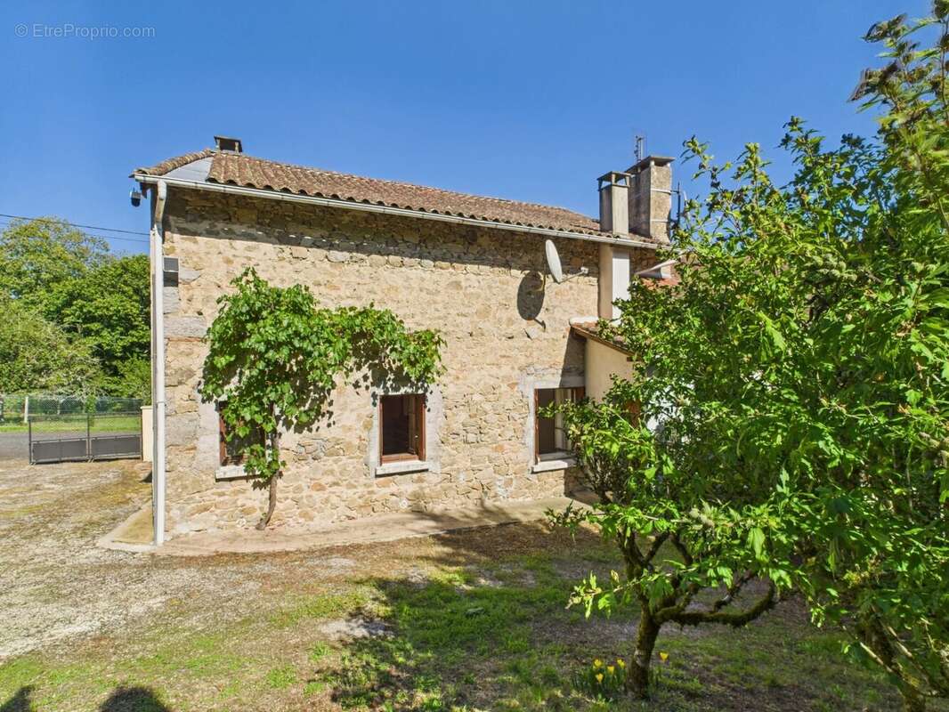 Maison à PIEGUT-PLUVIERS