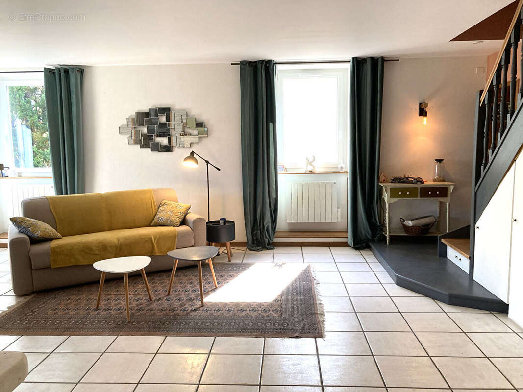 Maison à MONTAGNY