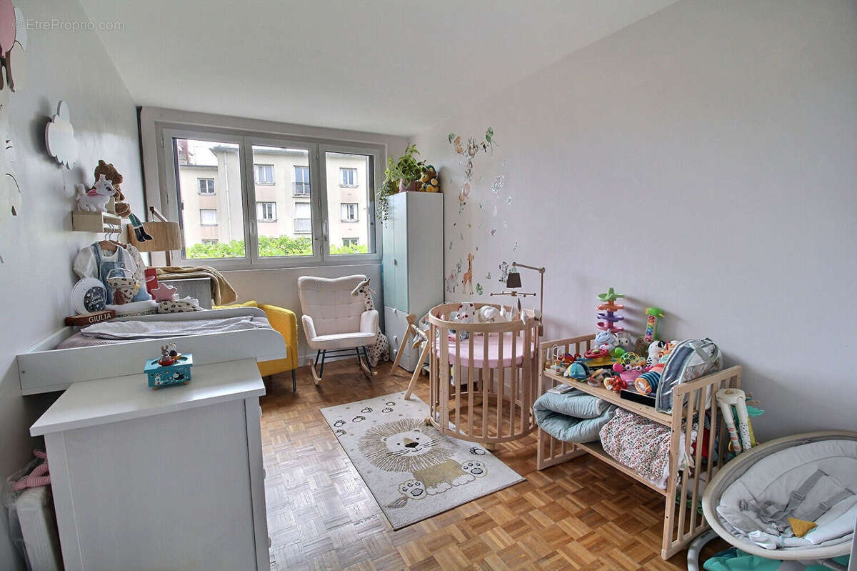 Appartement à LA GARENNE-COLOMBES