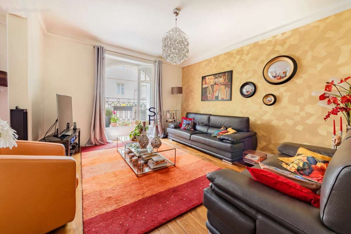 Appartement à NEUILLY-SUR-SEINE