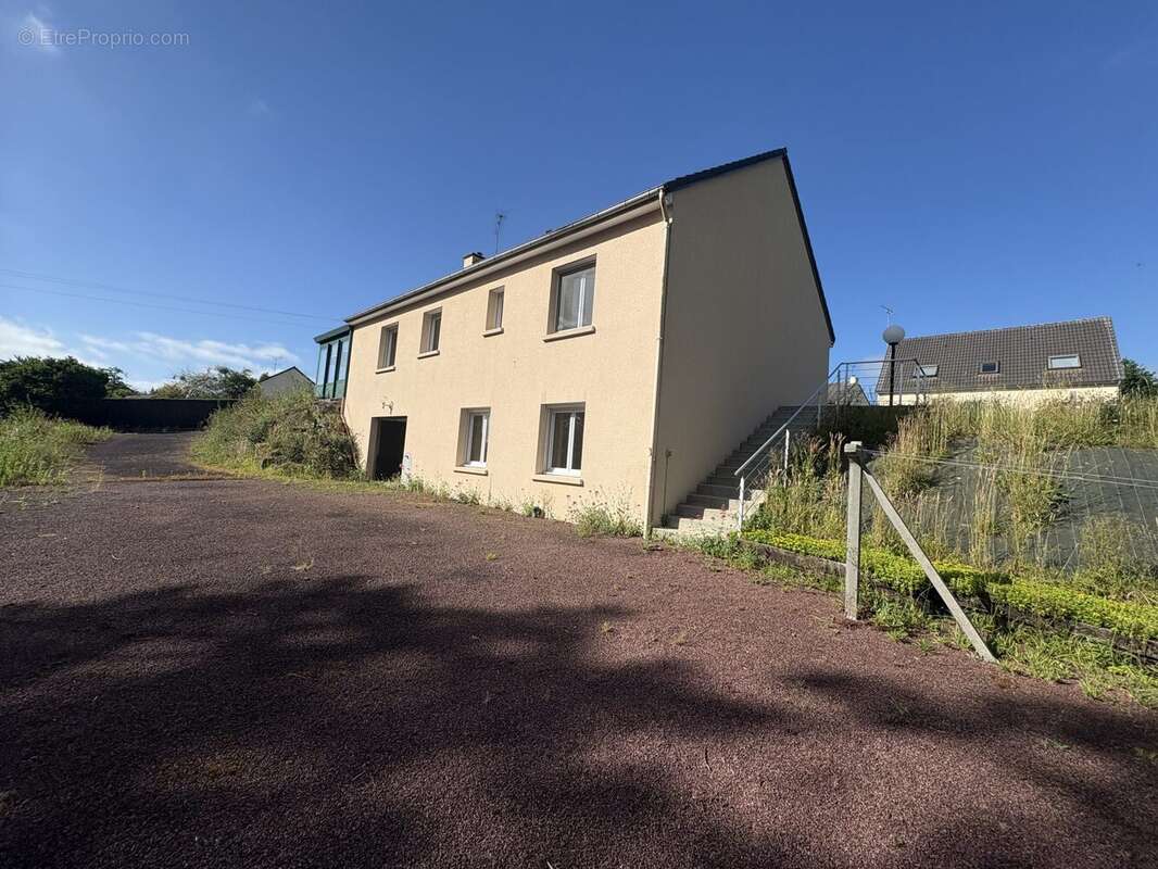 Maison à VILLEDIEU-LES-POELES