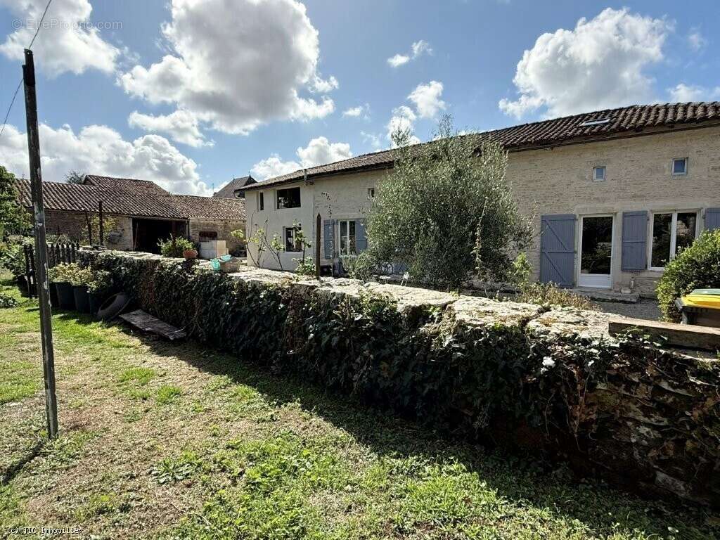 Maison à VERTEUIL-SUR-CHARENTE