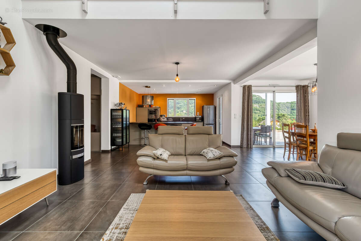 Maison à CHINDRIEUX