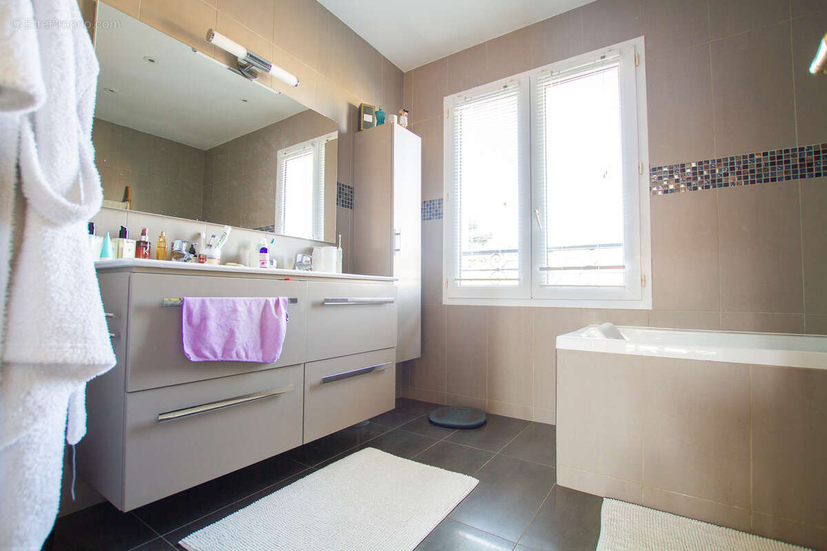 Maison à VILLENEUVE-LE-ROI