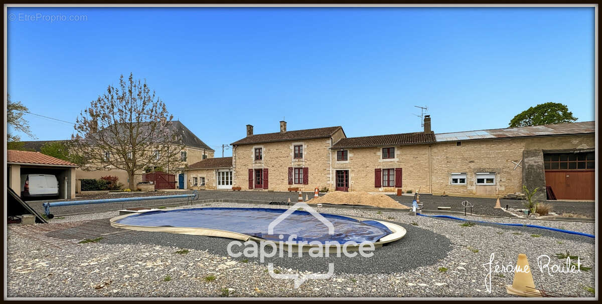 Maison en pierre à vendre 6 pièces 4 chambres + studio indépendant sur terrain 3 260 m² avec dépendances Champigny-En-Rochereau  - photo 13