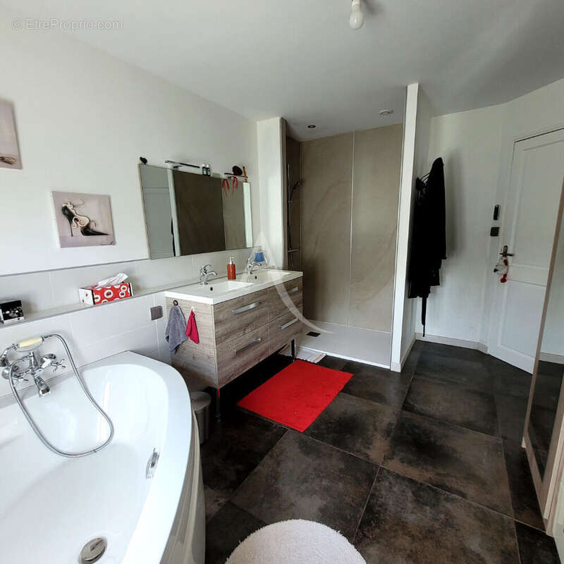 Maison à SAINT-AVAUGOURD-DES-LANDES