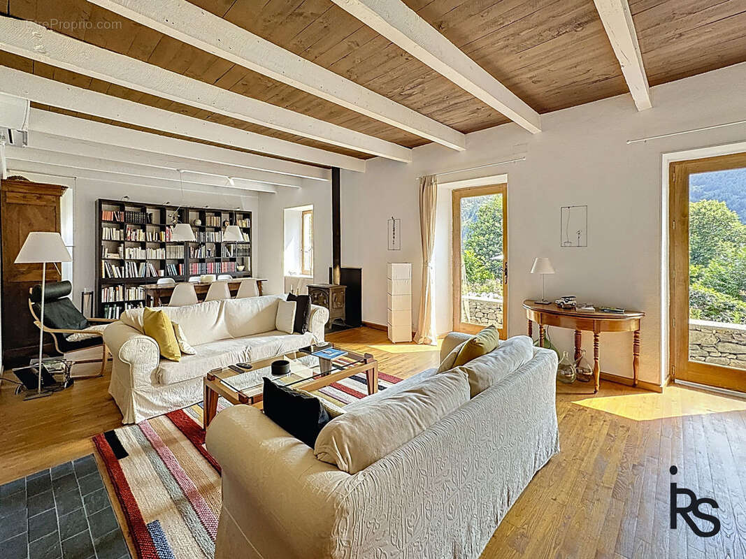 Maison à ROCHER