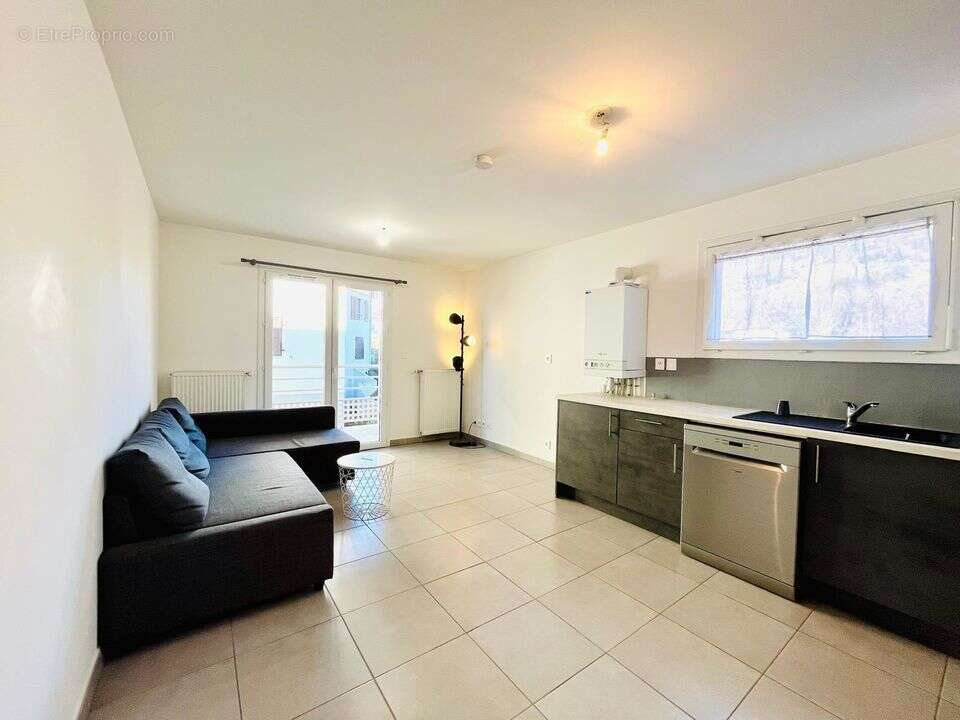 cuisine ouverte sur séjour - Appartement à VIUZ-EN-SALLAZ