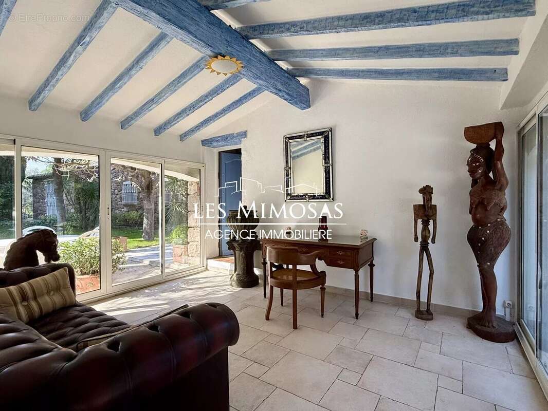 Maison à ROQUEBRUNE-SUR-ARGENS