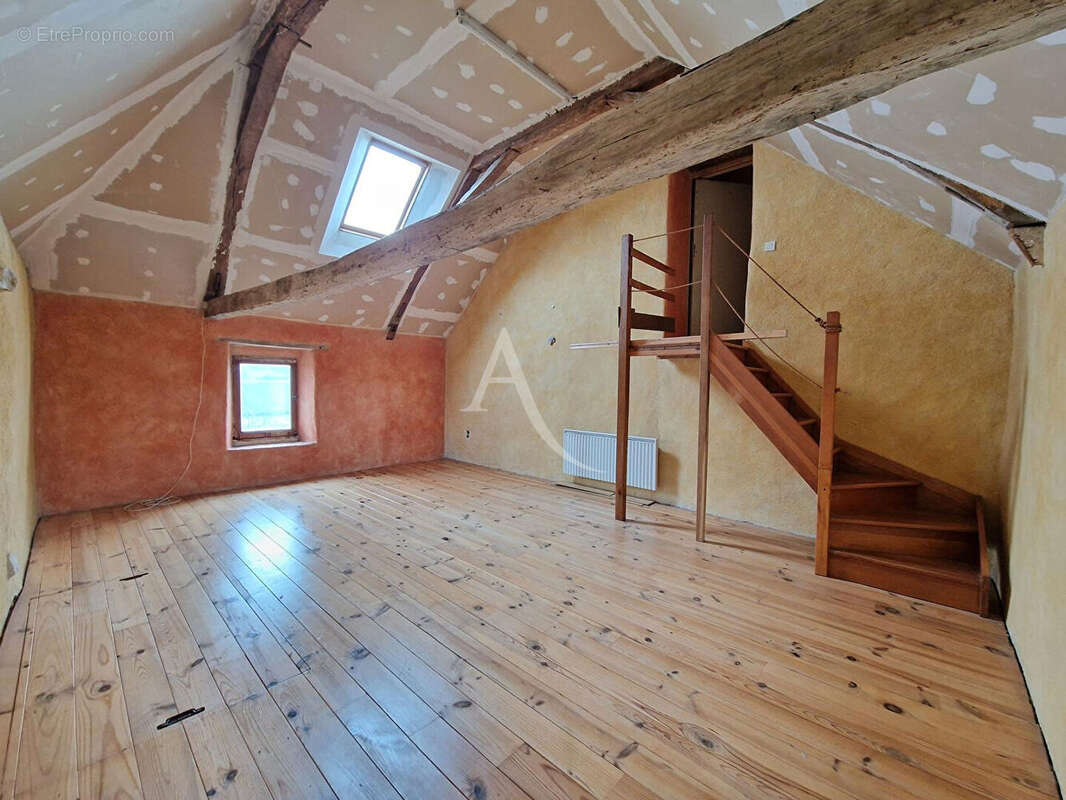 Maison à SAINT-GERMAIN-LE-FOUILLOUX