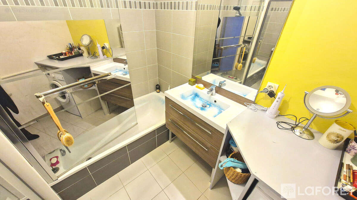 Appartement à ROQUEBRUNE-SUR-ARGENS