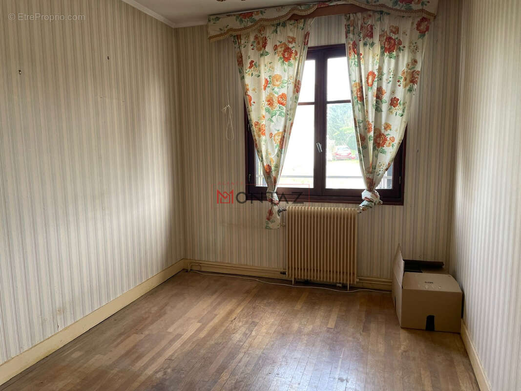 Maison à LESCHEROLLES