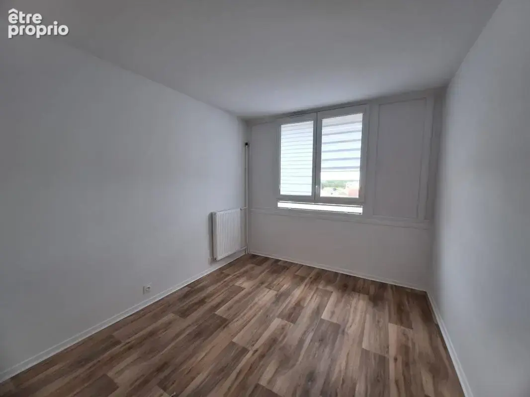 Trappes centre – appartement t5 rénové avec balcon – proche gare - photo 7