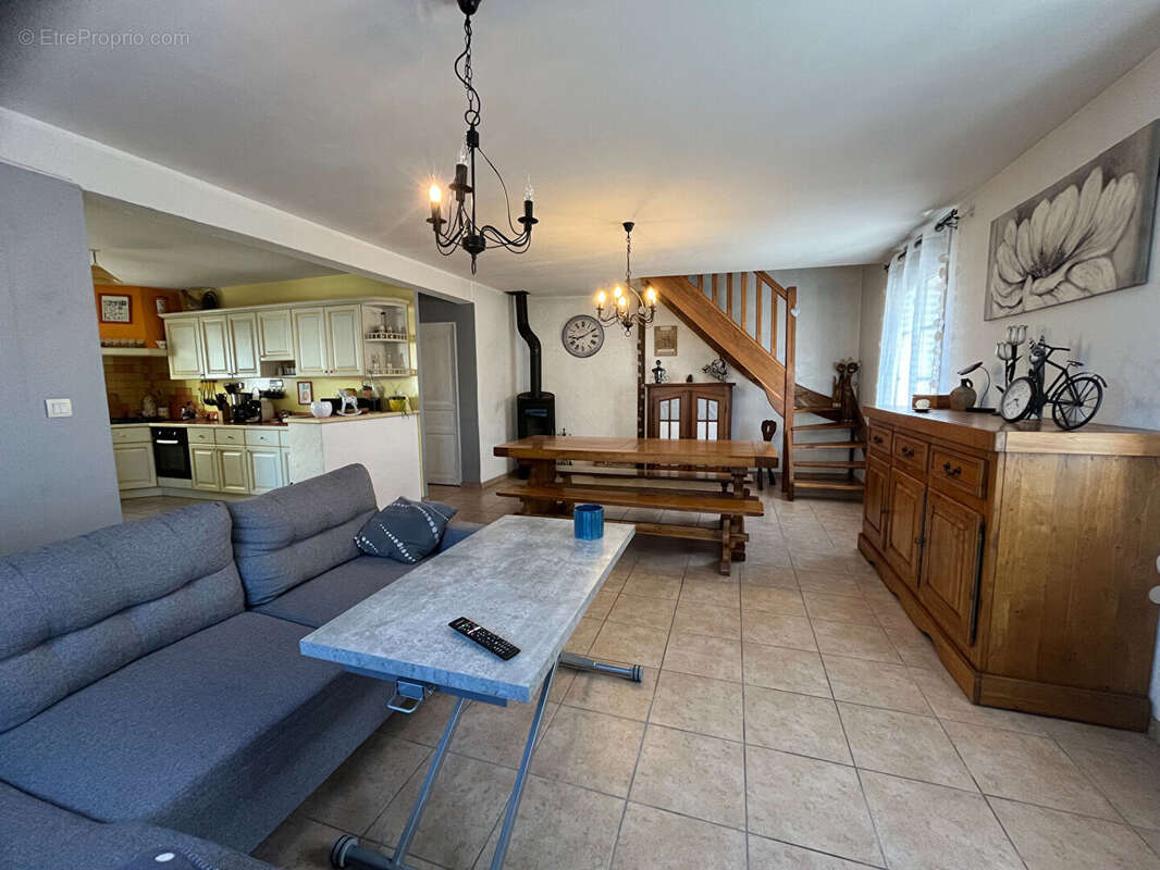 Maison à LES AIX-D'ANGILLON