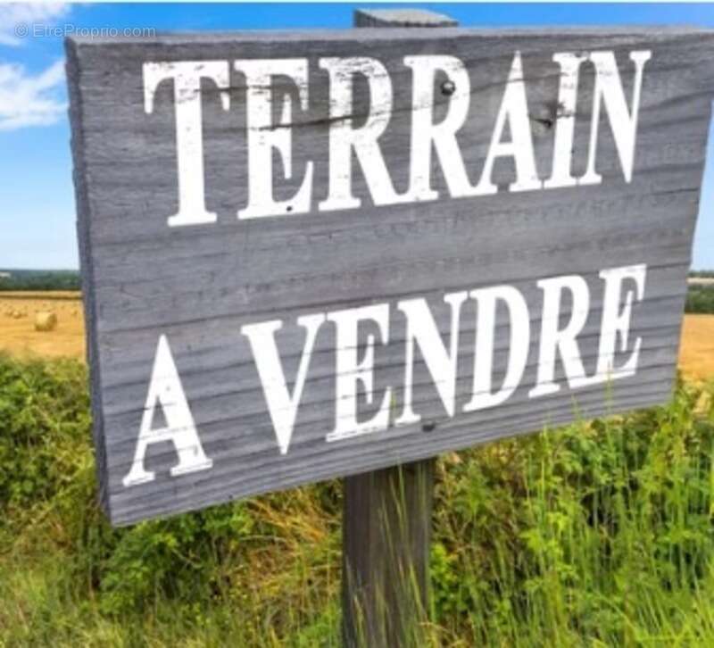 Terrain à ETAIN