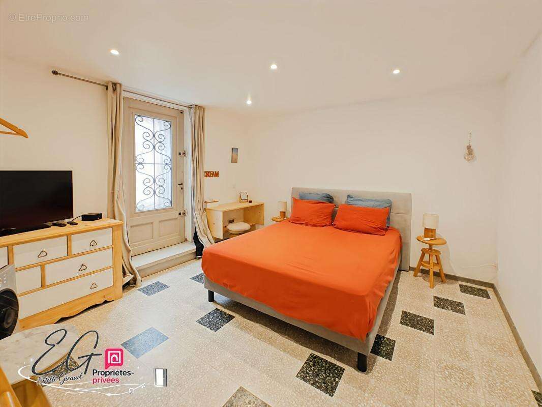 Maison de village avec terrasse, studio indépendant et beau potentiel - photo 10