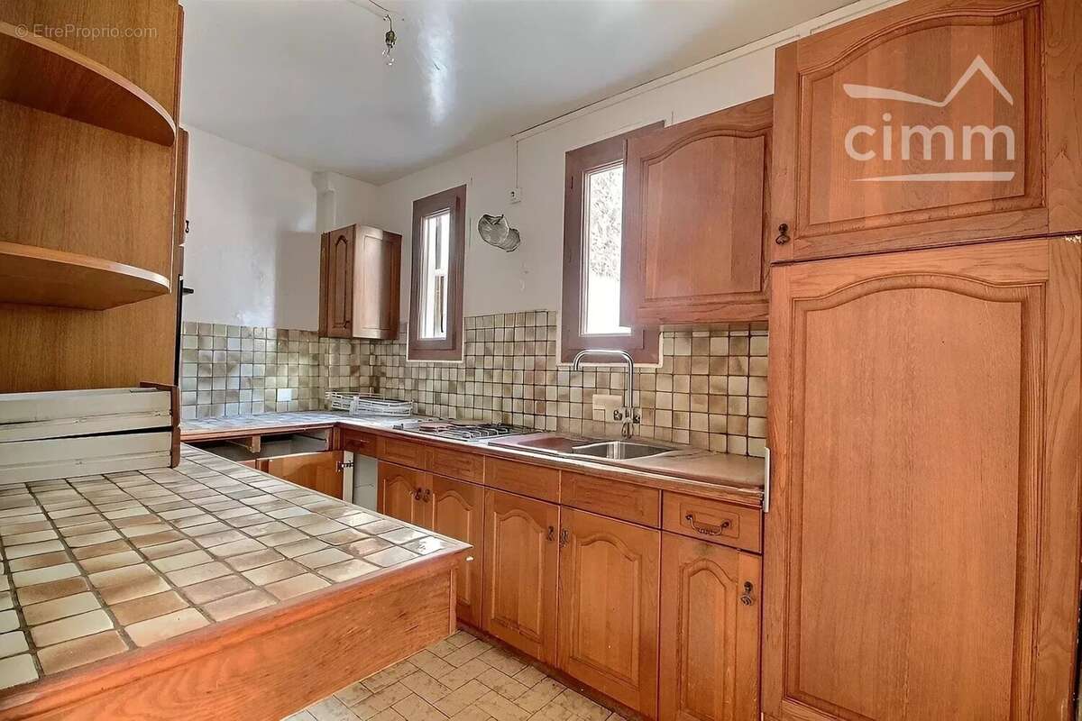 Vente gresivaudan crolles : maison de village t4 avec cour et garage - photo 4