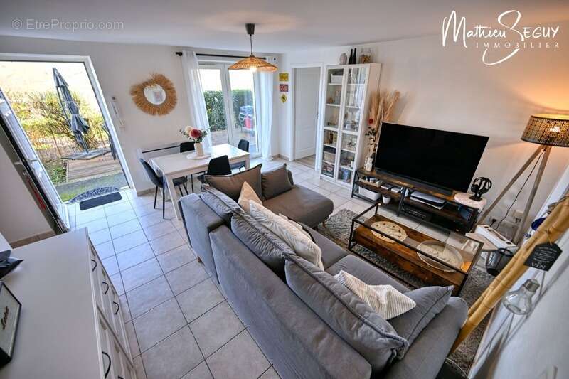 Appartement à COURZIEU