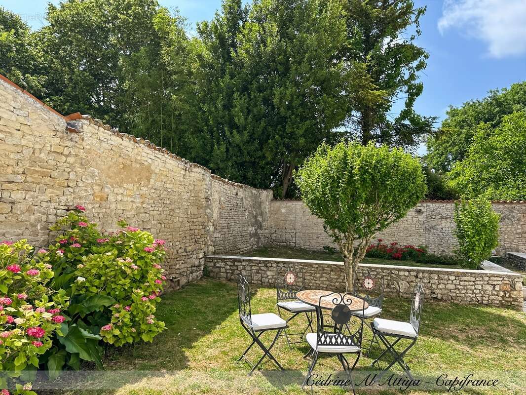 Propriété à vendre 318m2 habitables, 11 pièces, 7 chambres, parcelle de 1700m2 environ, jardin, garage, piscine, dépendances - photo 38