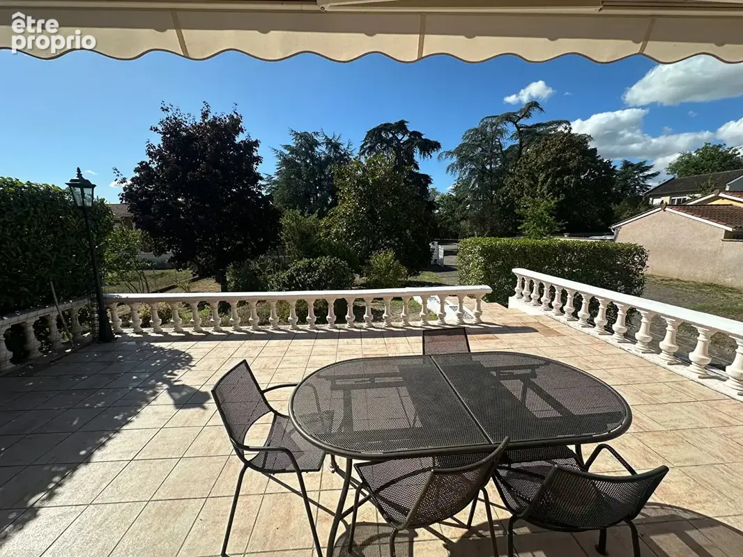 Grézieu-la-varenne - 142 m² - 3/4 chambres -terrain 1 500 m²  - tout à pied - photo 2