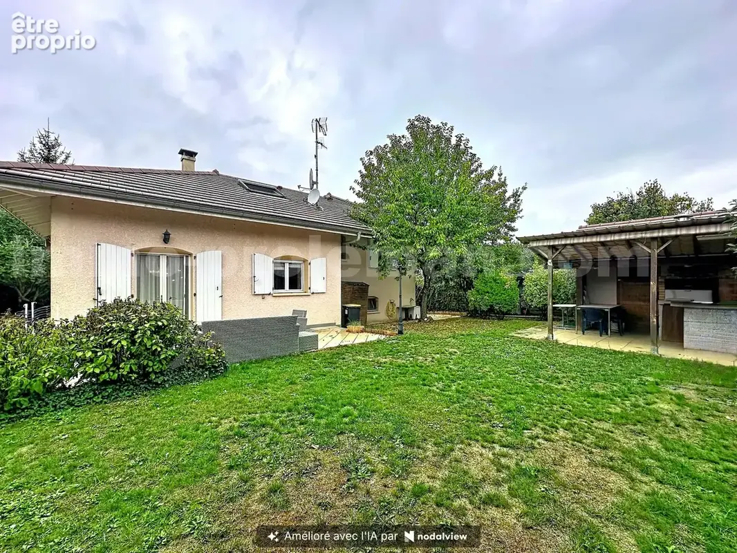 Maison_individuelle_terrain_cuisine_séparée_Vétraz_Monthoux_proche_commerces_bus_tram_ceva_gare_frontieres_suisse_genève_exterieur_