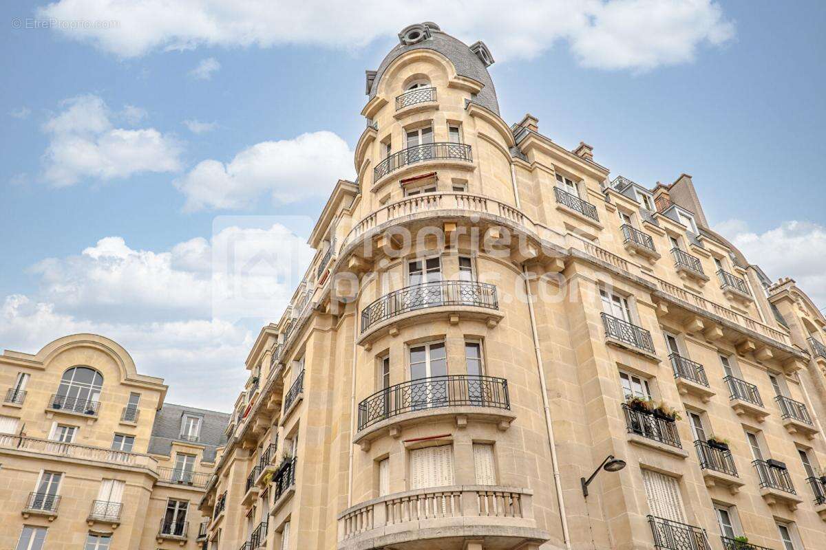 Appartement à PARIS-16E