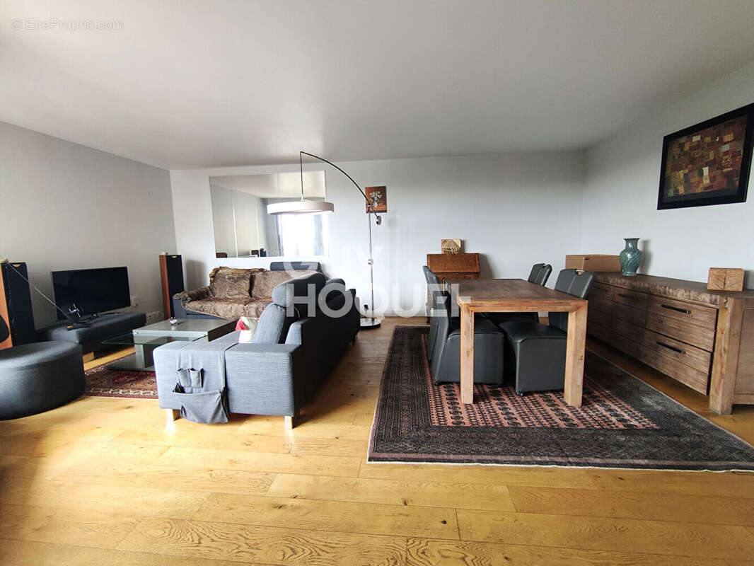 Appartement à COURBEVOIE
