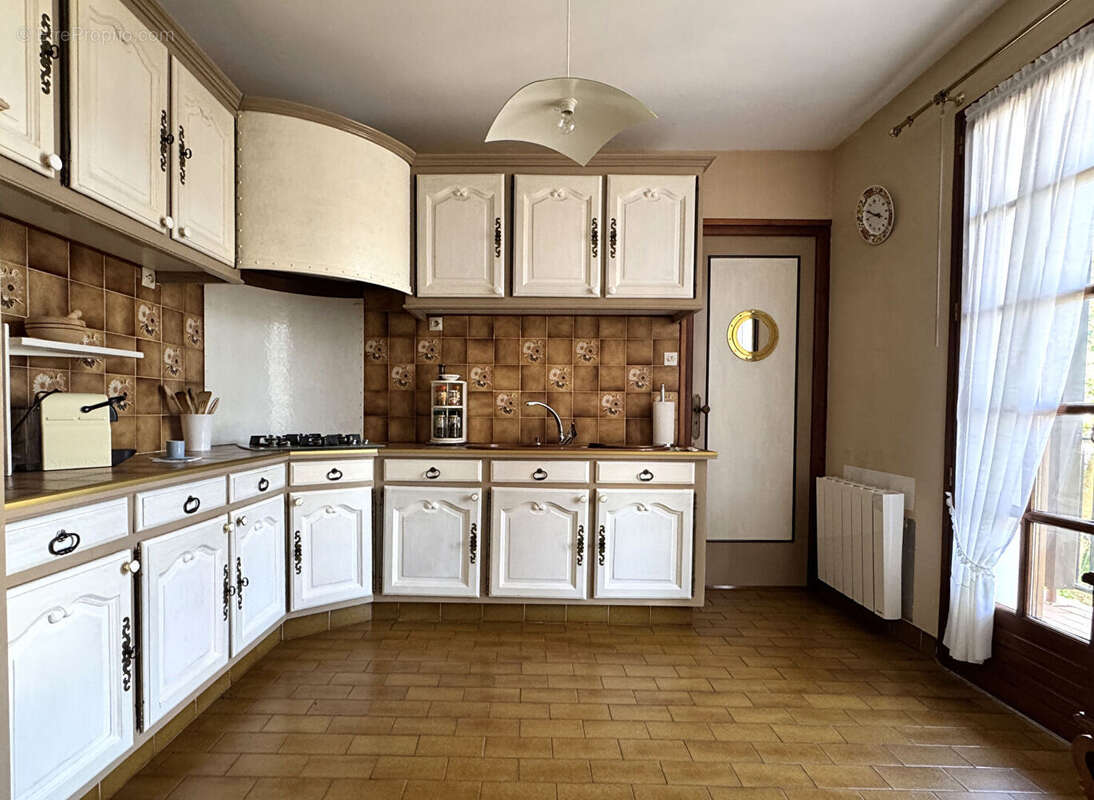 AU CALME - Maison familiale aux beaux volumes avec appartement & double garage - photo 3