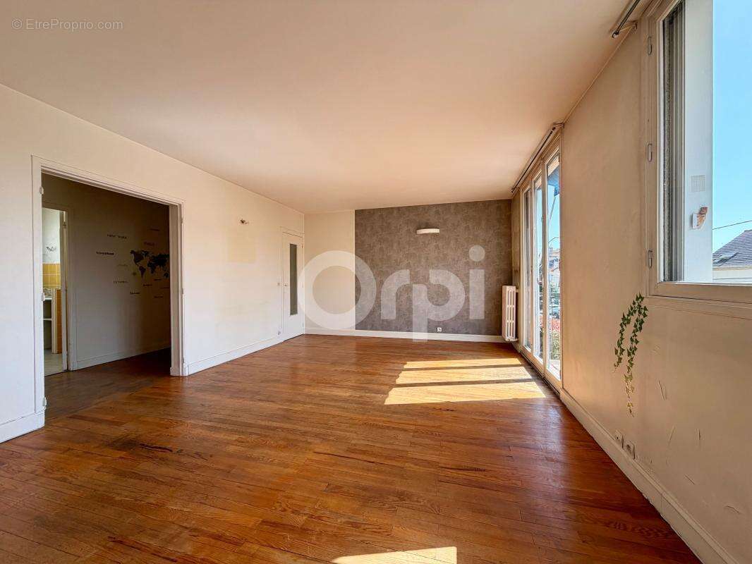 Appartement à SAINT-MAUR-DES-FOSSES