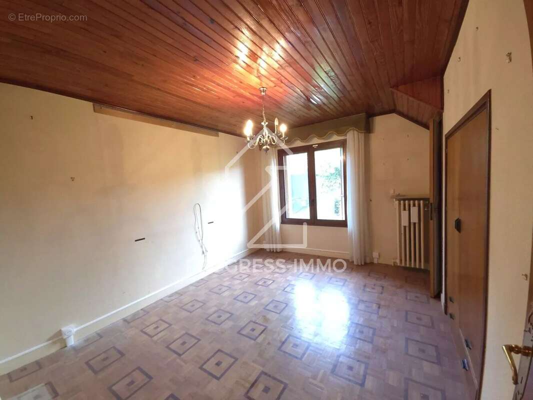 Maison à COMBS-LA-VILLE