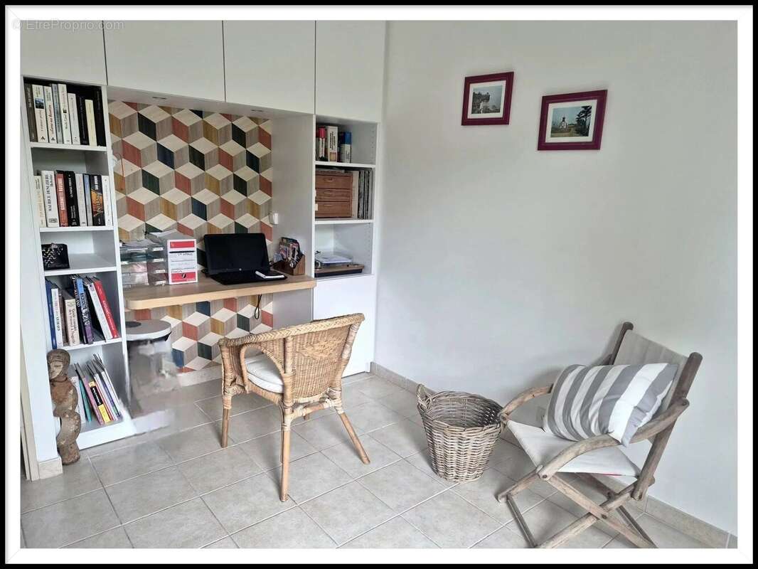 Appartement à BAGNOLS-SUR-CEZE
