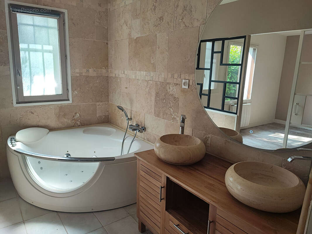 Maison à SAINT-JEAN-DE-BRAYE