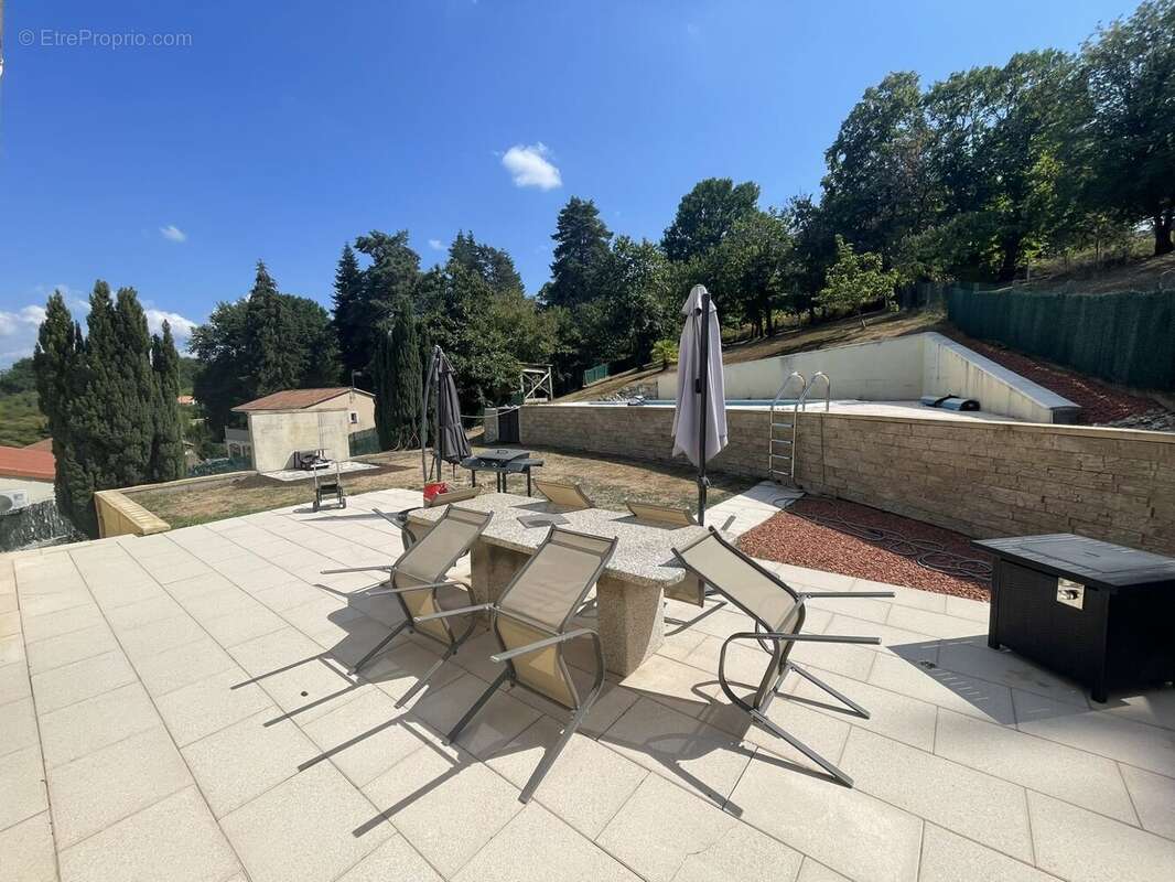 grande terrasse bien exposée