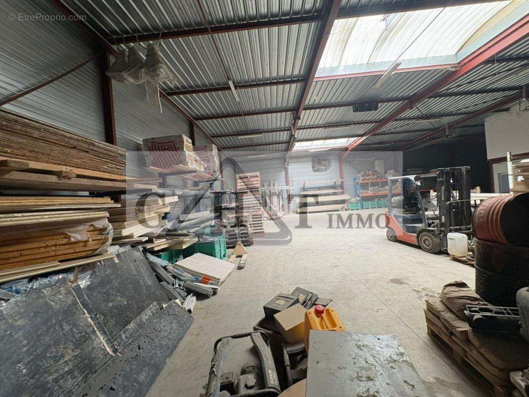 Commerce à VERT-SAINT-DENIS