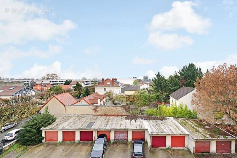 Appartement à LES PAVILLONS-SOUS-BOIS