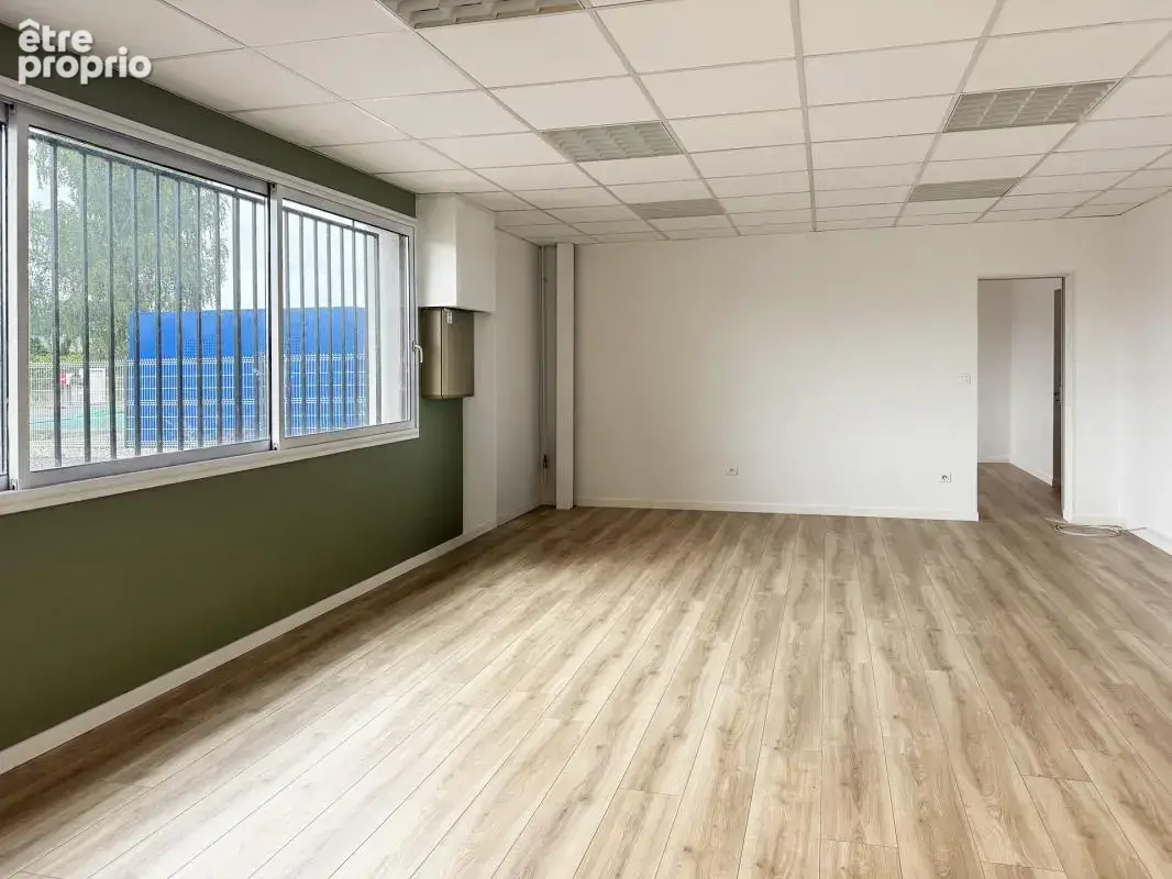 Entrepôt et bureaux - photo 3