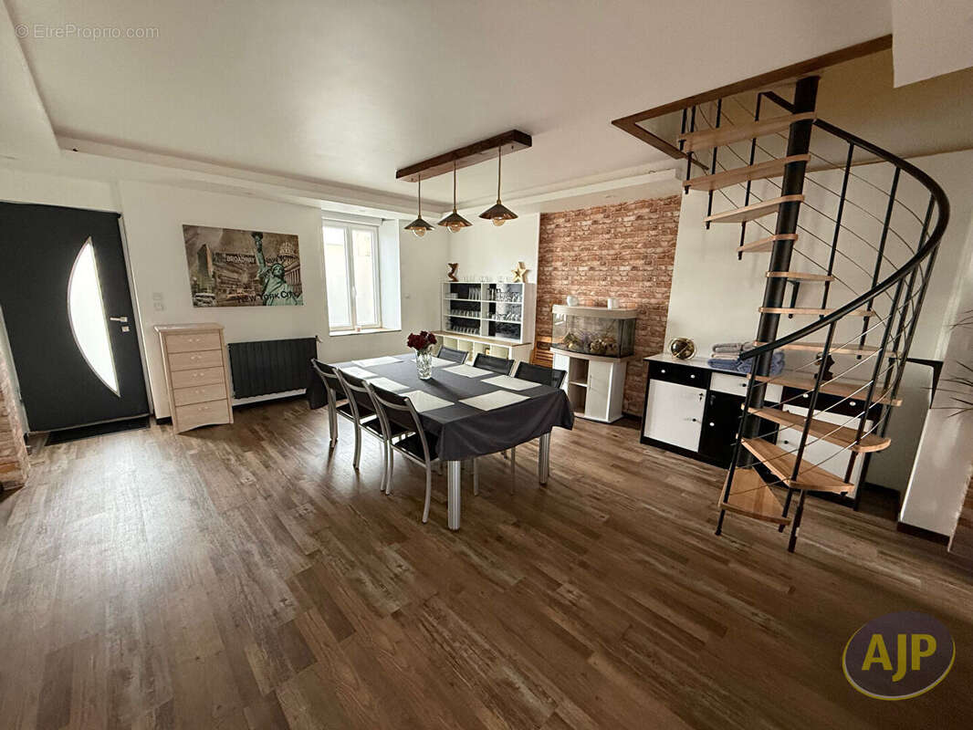 Maison à LA ROMAGNE