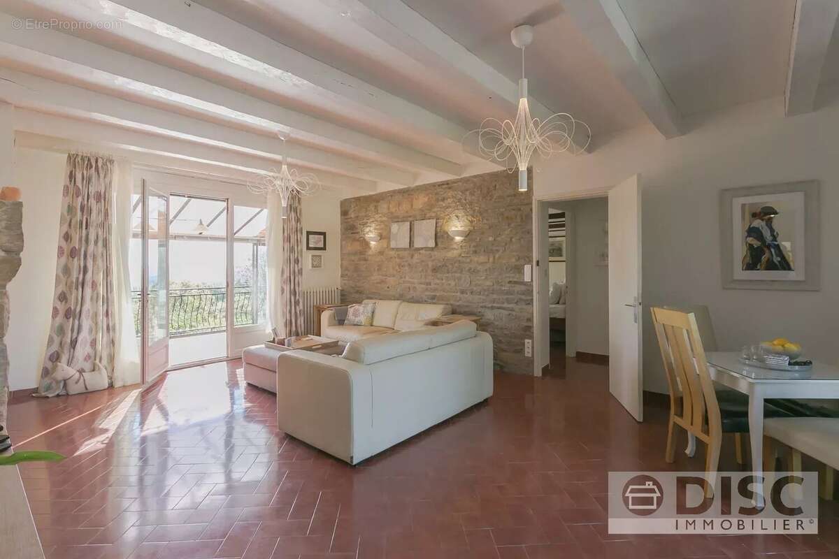 Maison à PUYLAROQUE