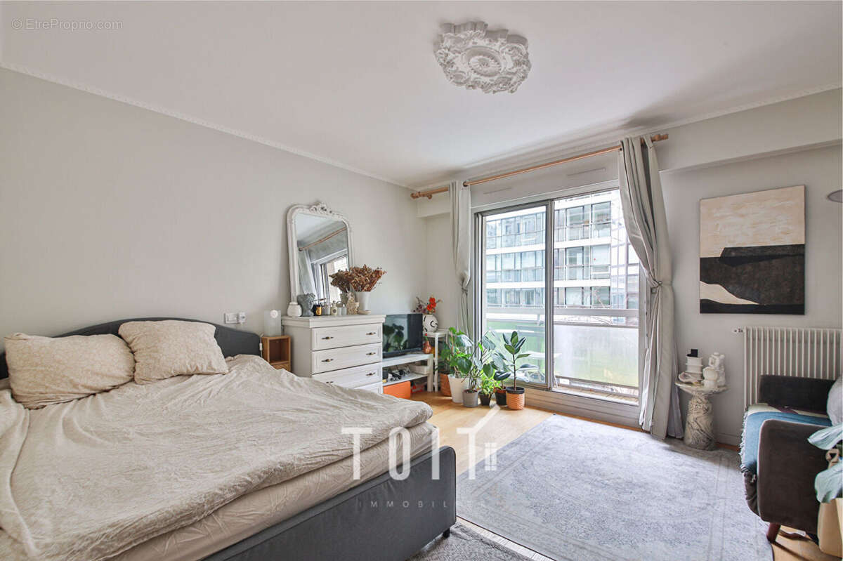 Appartement à PARIS-14E
