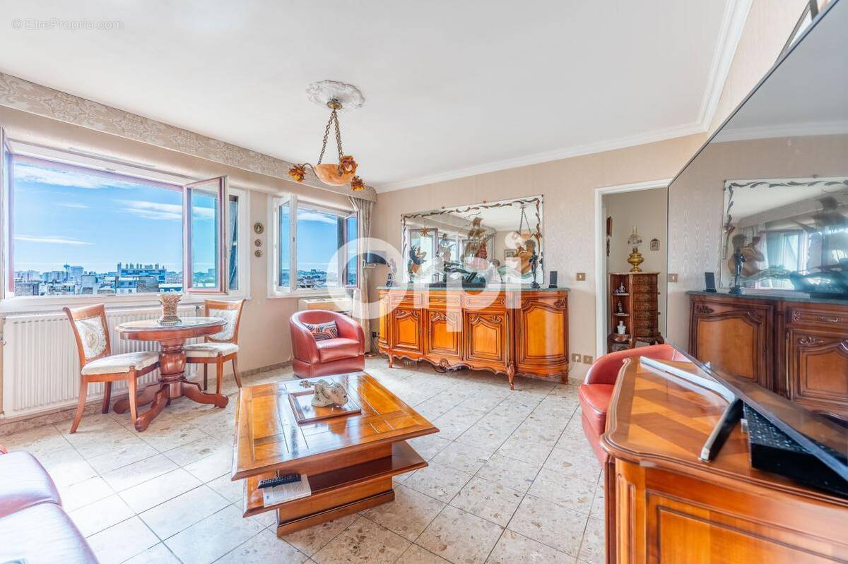 Appartement à PARIS-18E