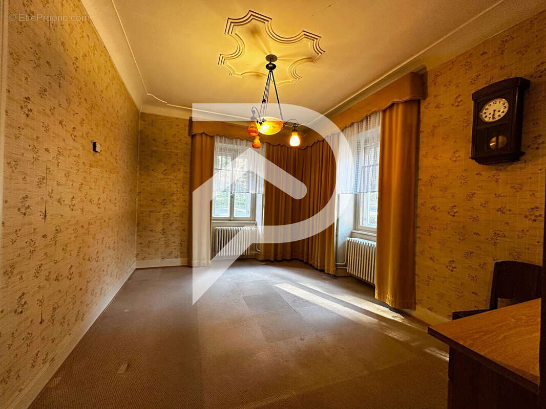 Immeuble avec bureau et grange Labaroche 13 pièce(s) 285 m2 - photo 8