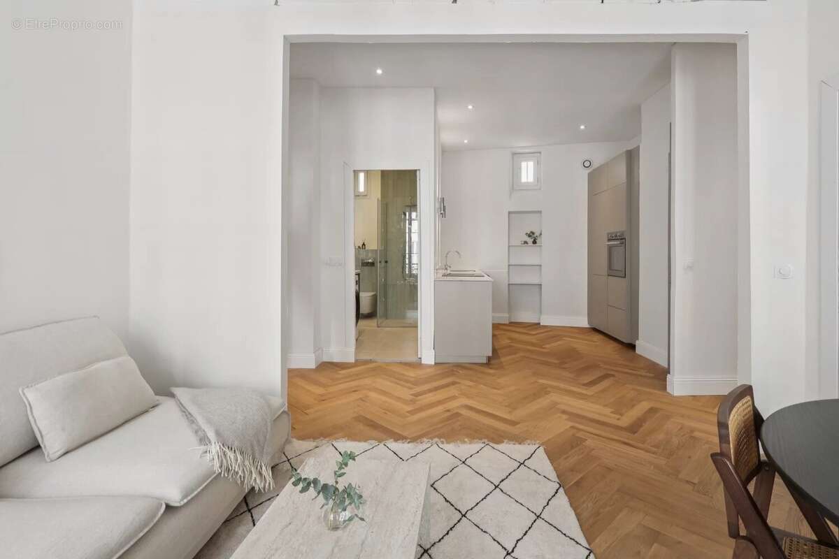 Nice Centre – Élégant appartement bourgeois rénové de 2 à 3 chambres - photo 12