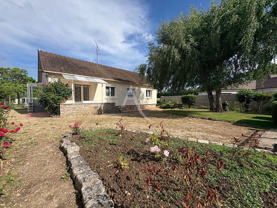 Maison à SIVRY-COURTRY
