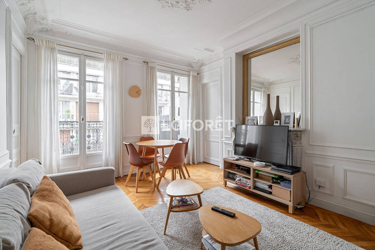 Appartement à PARIS-17E
