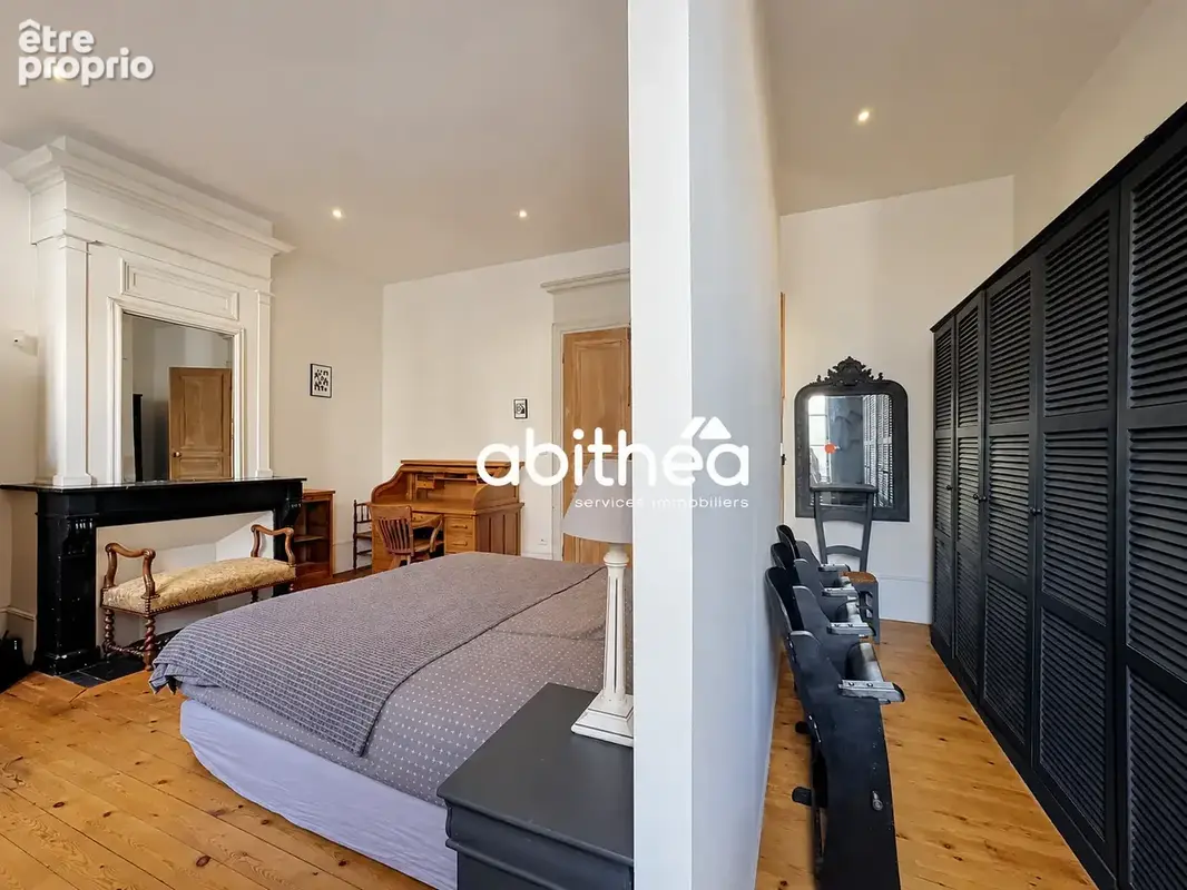 Maison en pierres blanches avec garage et extérieur - photo 12