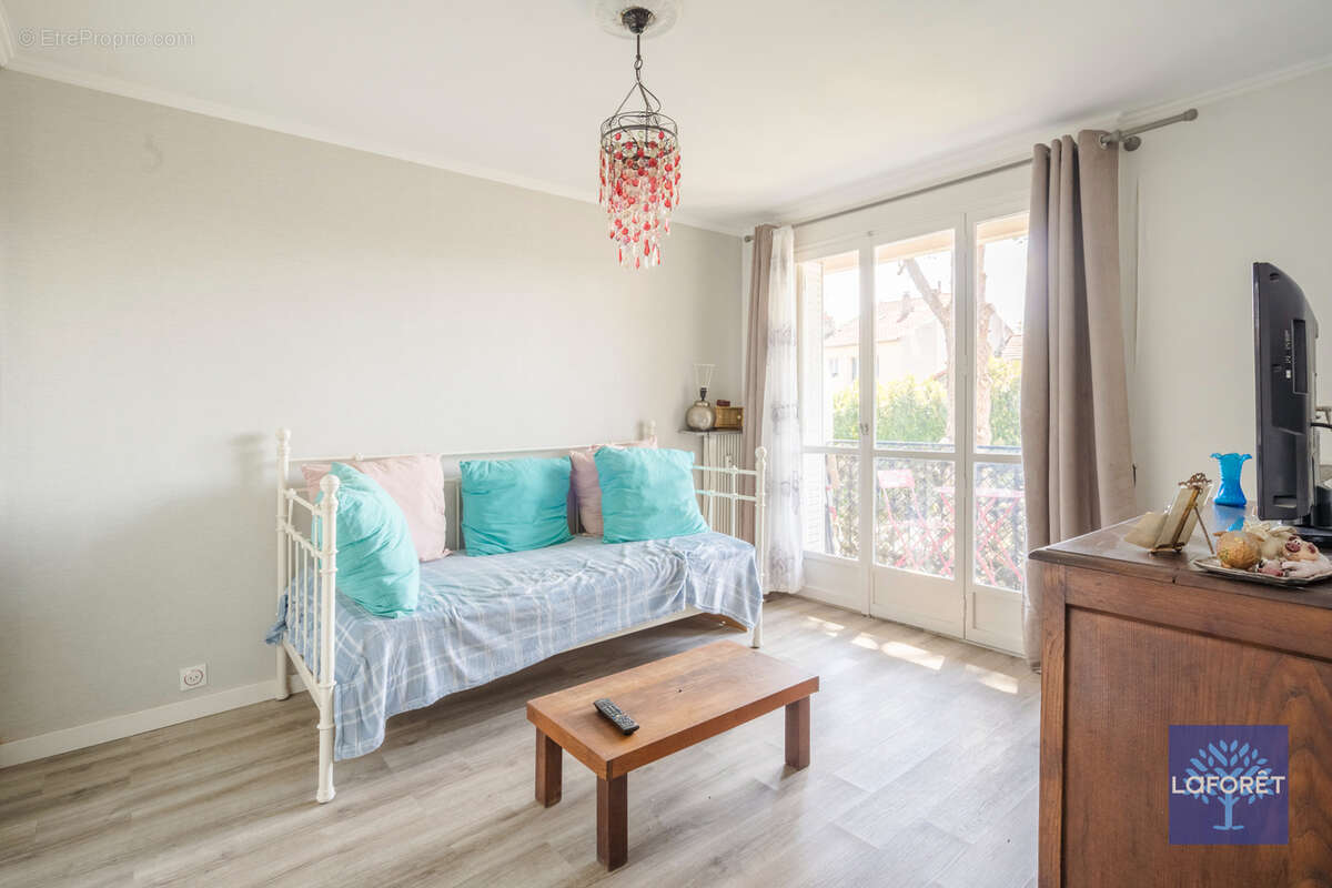 Appartement à LES PAVILLONS-SOUS-BOIS